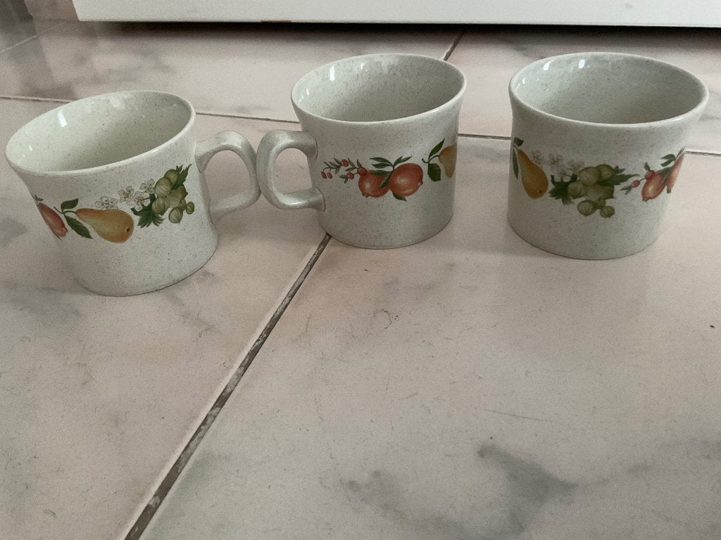 3 Wedgwood Quince mokken, Huis en Inrichting, Keuken | Servies, Ophalen, Gebruikt, Overige stijlen, Kop(pen) en/of Schotel(s)