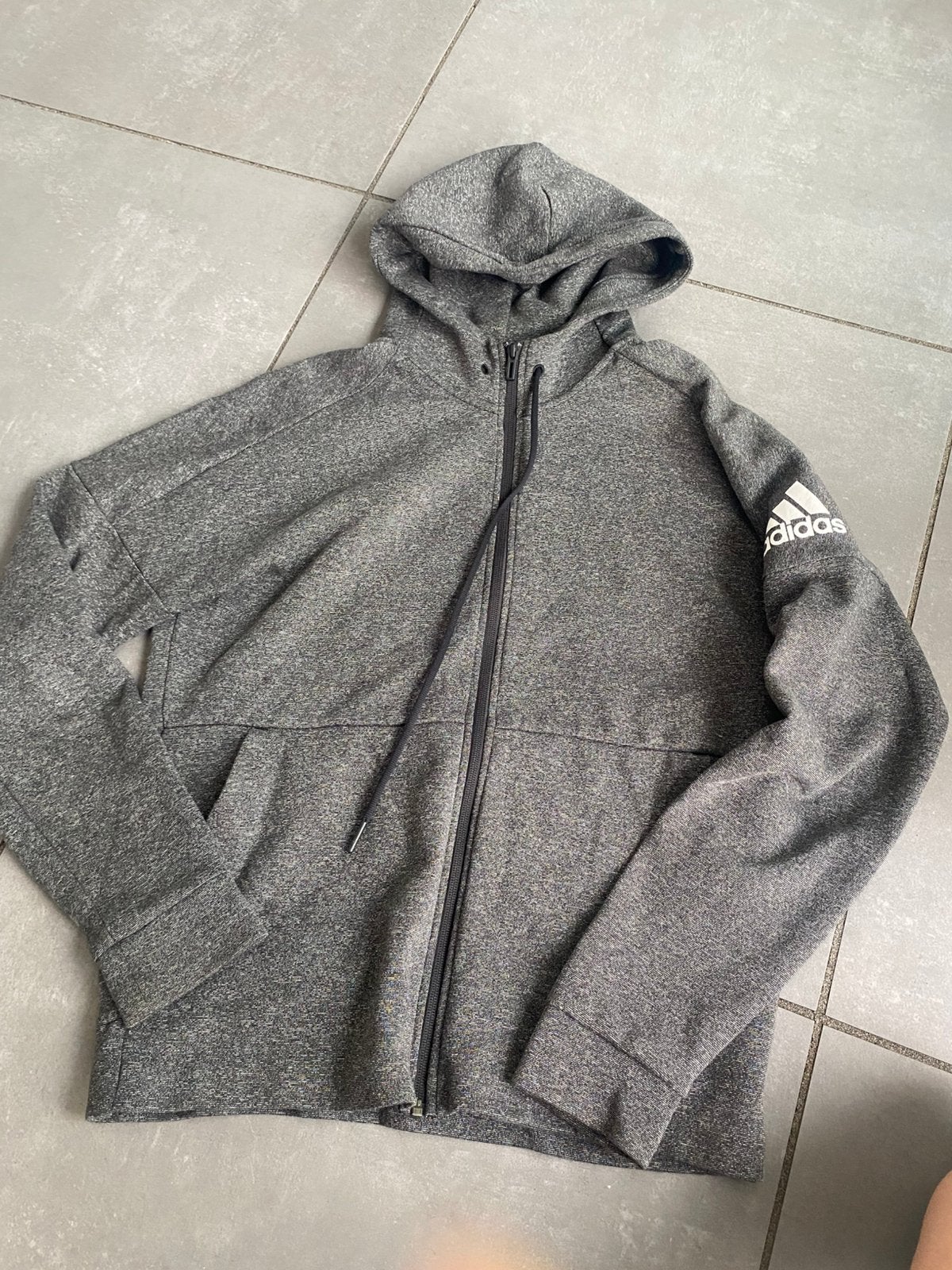 Adidas vest, Ophalen of Verzenden, Zo goed als nieuw, Maat 48/50 (M), Grijs