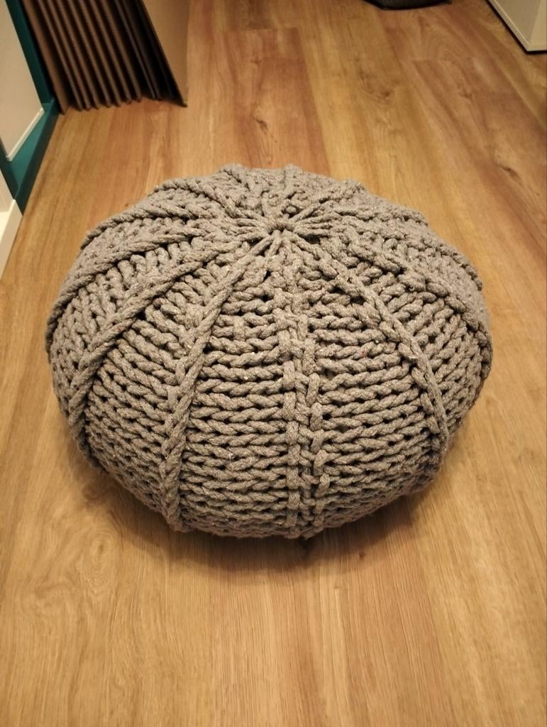 Poef grijs gehaakt/gebreid, Huis en Inrichting, Ophalen, Rond, Minder dan 50 cm, Stof