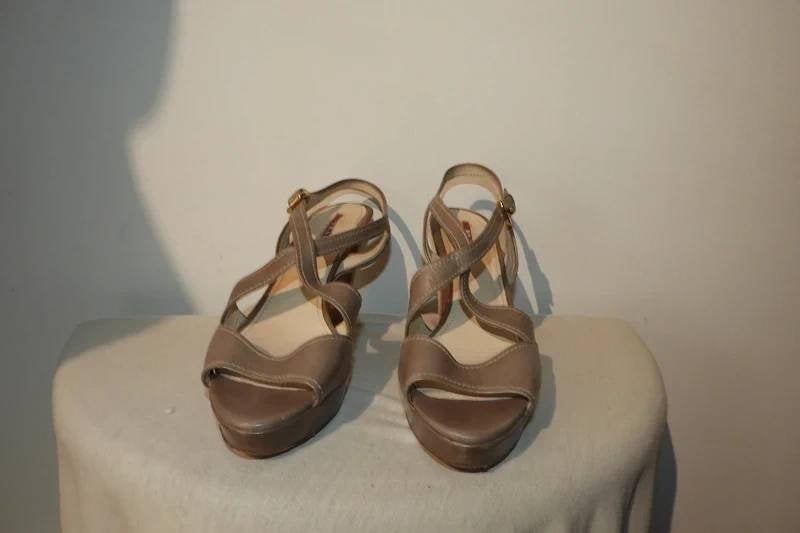Prada mooie leren sandalen banden hak en plateau mt 40, Prada, Verzenden, Beige, Sandalen of Muiltjes