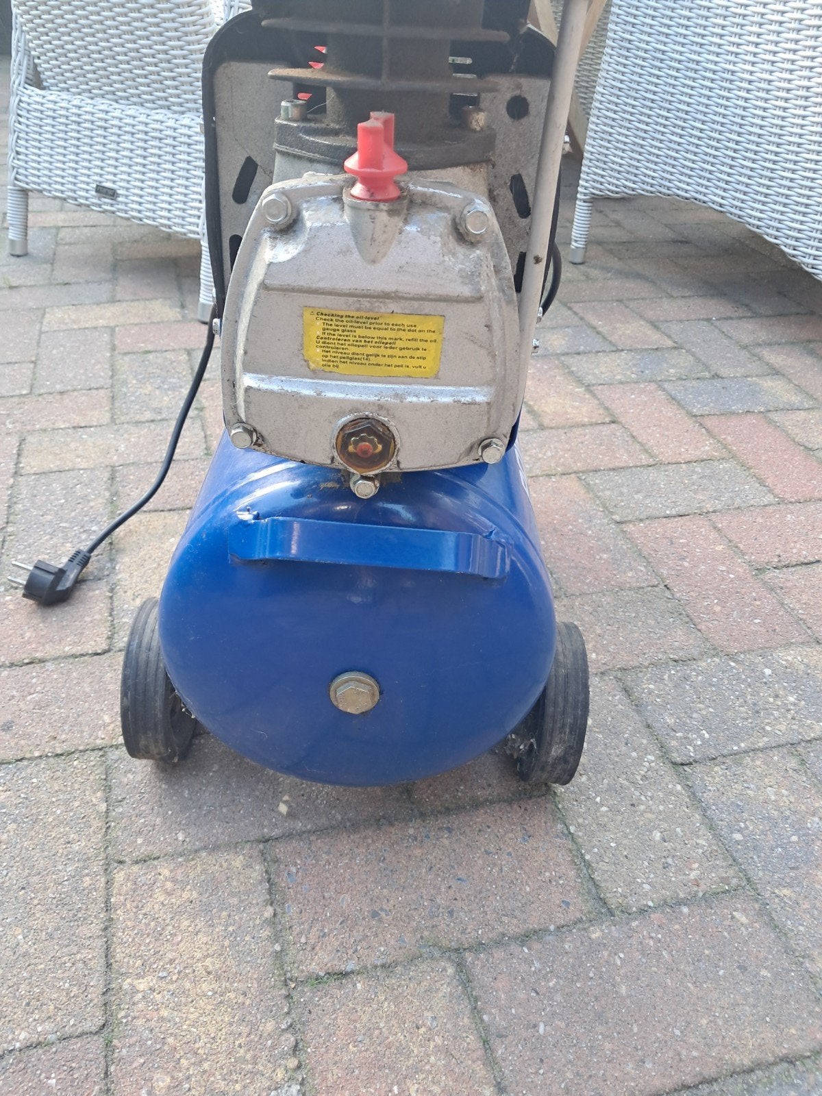 POWERPLUS Compressor 1500W - Zo goed als nieuw, Doe-het-zelf en Verbouw, Ophalen, Gebruikt, 10 bar of meer, 200 tot 400 liter/min