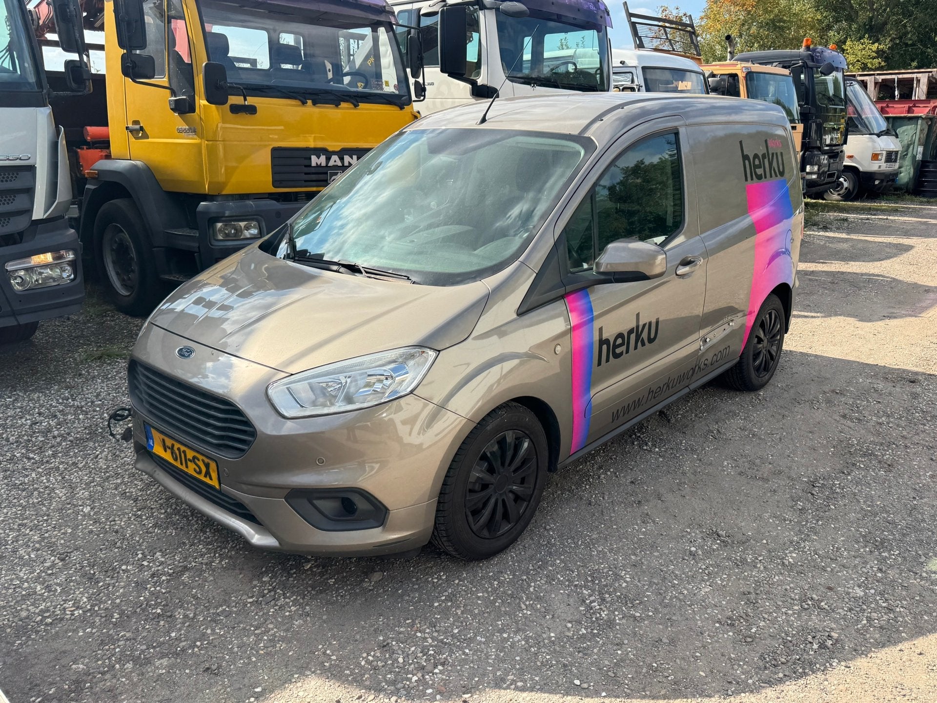 Ford Transit Courier 1.5 TDCI AC Limited MOTORSCHADE, Stof, Gebruikt, Euro 6, 4 cilinders