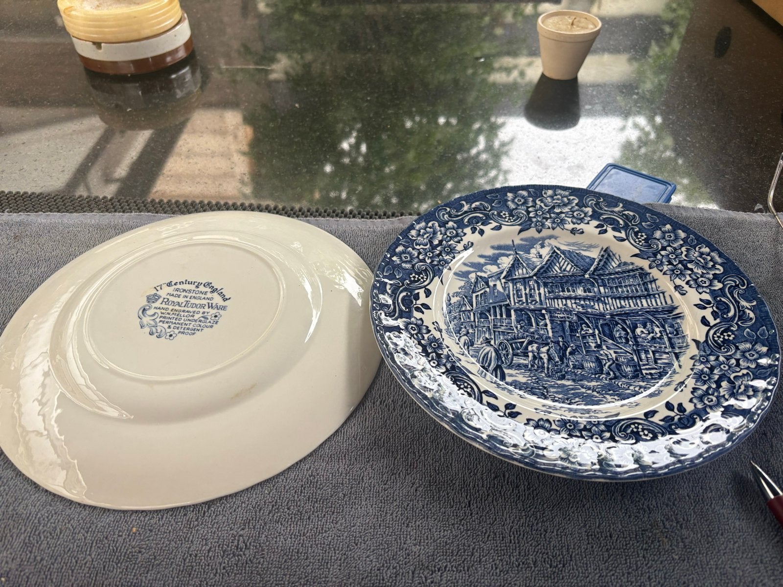 Set van 2 Royal Tudor Ware 17th Century England borden, Ophalen of Verzenden
