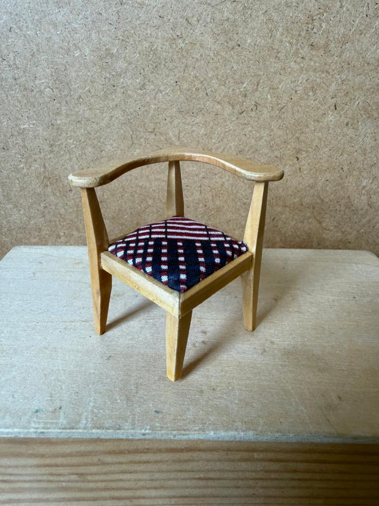 Stoel - hxb 6x4.8cm - hout, Verzamelen, Poppenhuizen en Toebehoren, Ophalen of Verzenden, Zo goed als nieuw, Poppenhuis