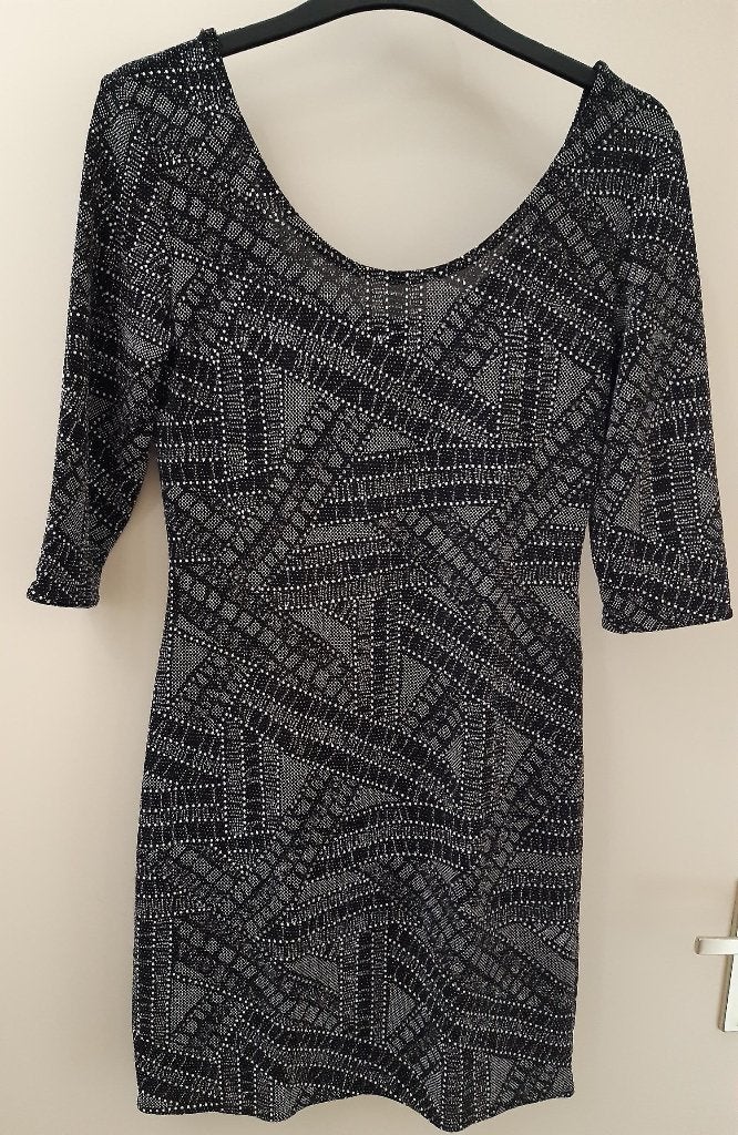 Feestelijk jurkje Zwart met glans * 38 * Nieuw! Voor € 5, Zwart, Nieuw, Knielengte, Ophalen