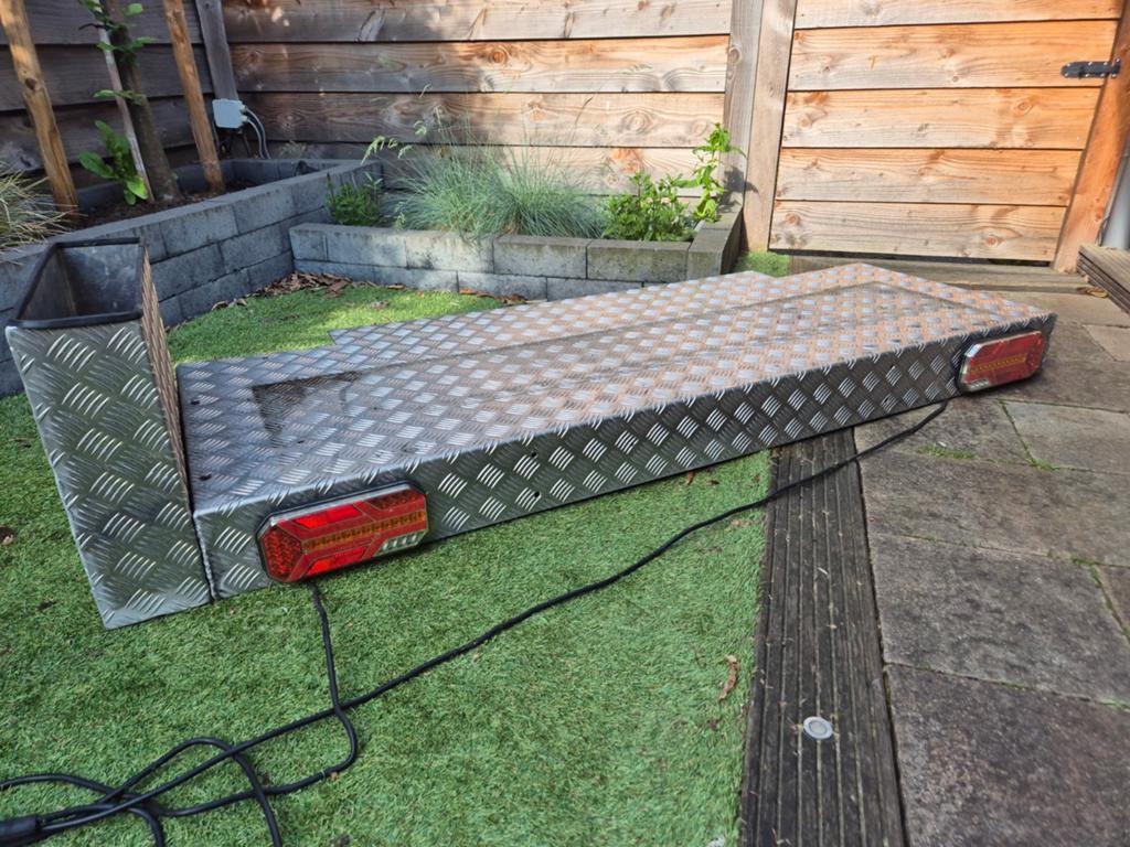 Aluminium plaat met LED lichtbak, Ophalen