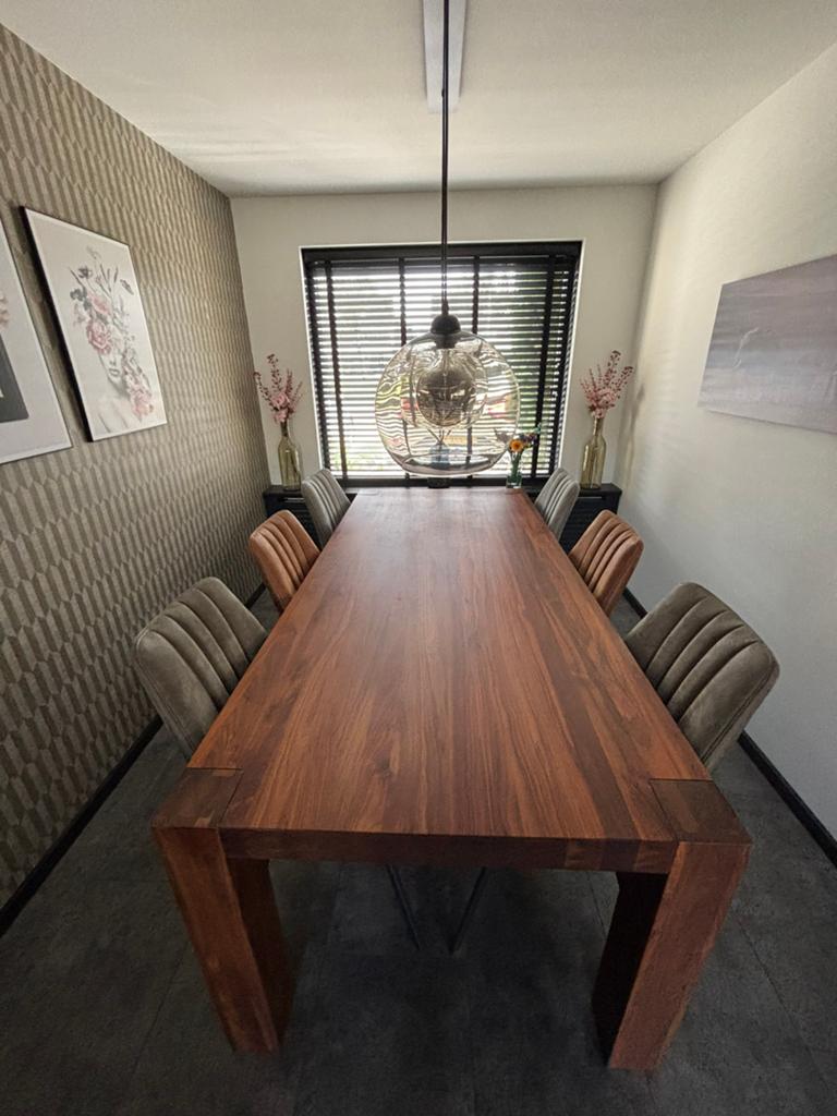 Goossens Massief houten eettafel (220x100) Notenhout, Ophalen, Gebruikt, 4 tot 6 stoelen