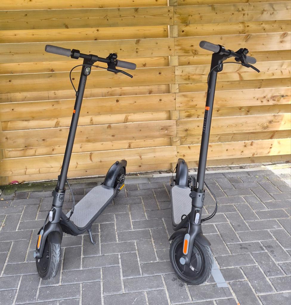 Segway Ninebot Kick Scooter F25E - 2 elektrische steps. pst., Ophalen, Zo goed als nieuw, Elektrische step (E-scooter)