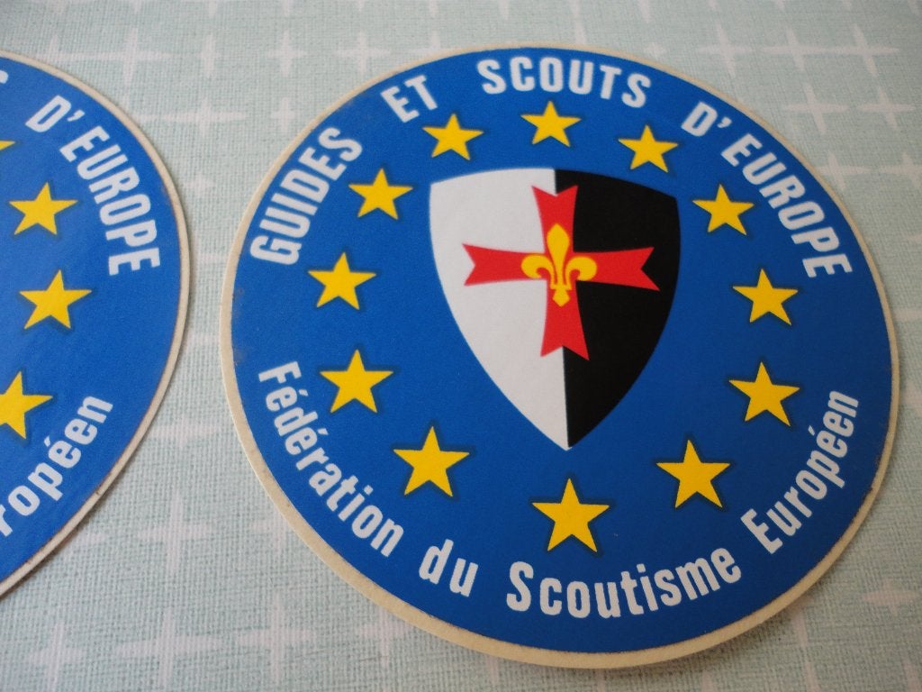 2 Stickers  , Fédération du Scoutisme Européen (FSE), Verzenden, Zo goed als nieuw, Overige typen