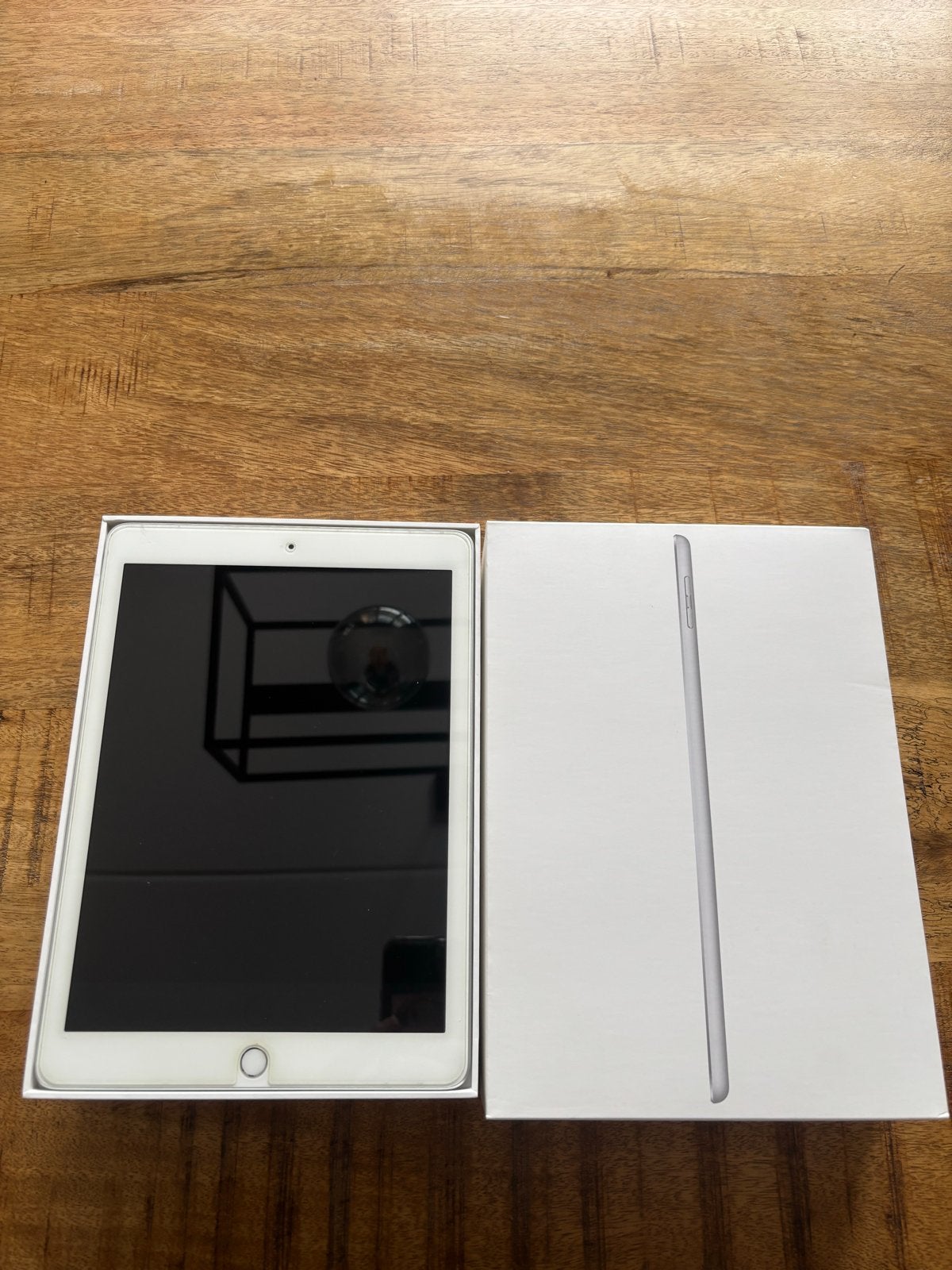 Apple iPad (6e generatie) Wi-Fi 32GB ( defect moederbord ), 10 inch, 32 GB, Zo goed als nieuw, Wi-Fi