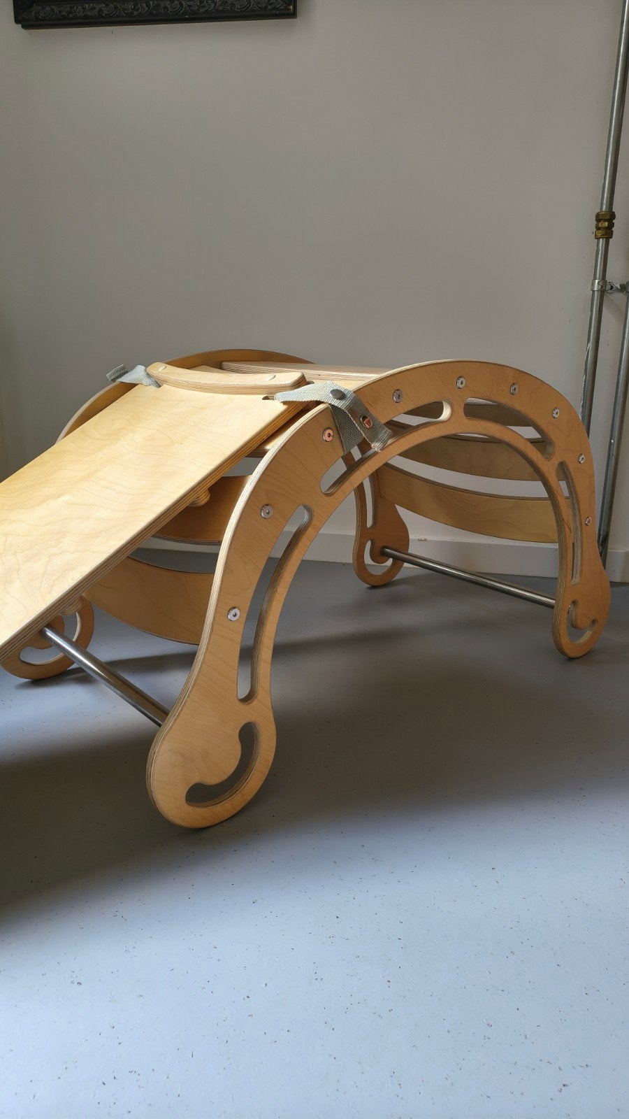 KateHaa Montessori houten rocker, glijbaan en klimboog, Ophalen, Zo goed als nieuw