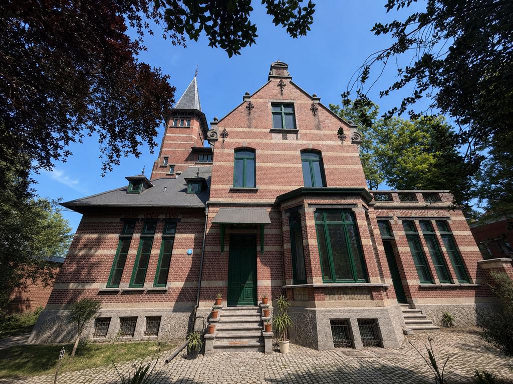 EXCLUSIEF MANOIR - GOSSELIES (BELGIE), 536 m², Overige soorten, 7 kamers, Stad