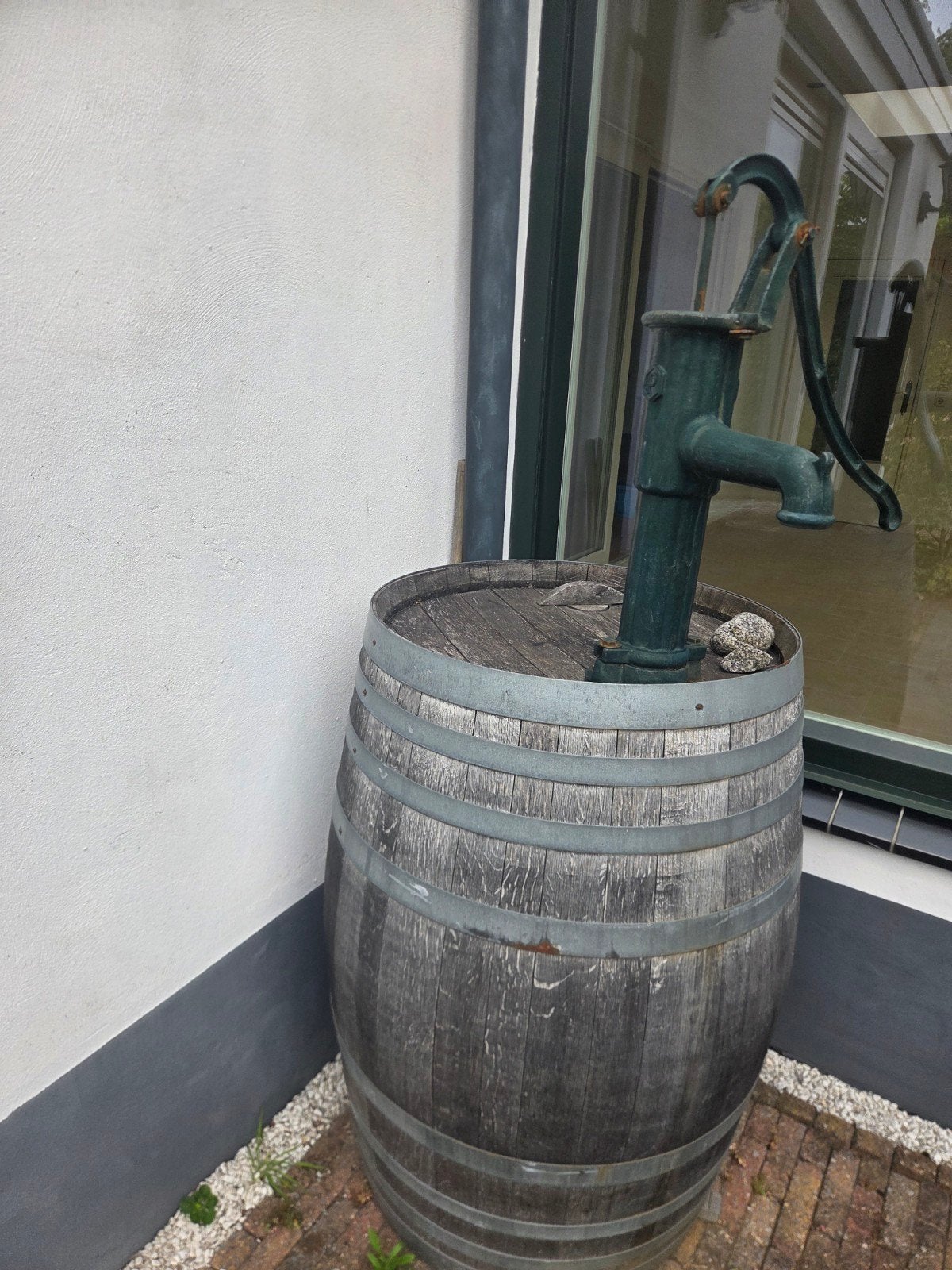 Regenton met pomp - Houten vat met gietijzeren pomp, Ophalen, Gebruikt, 150 liter of meer, Met pomp
