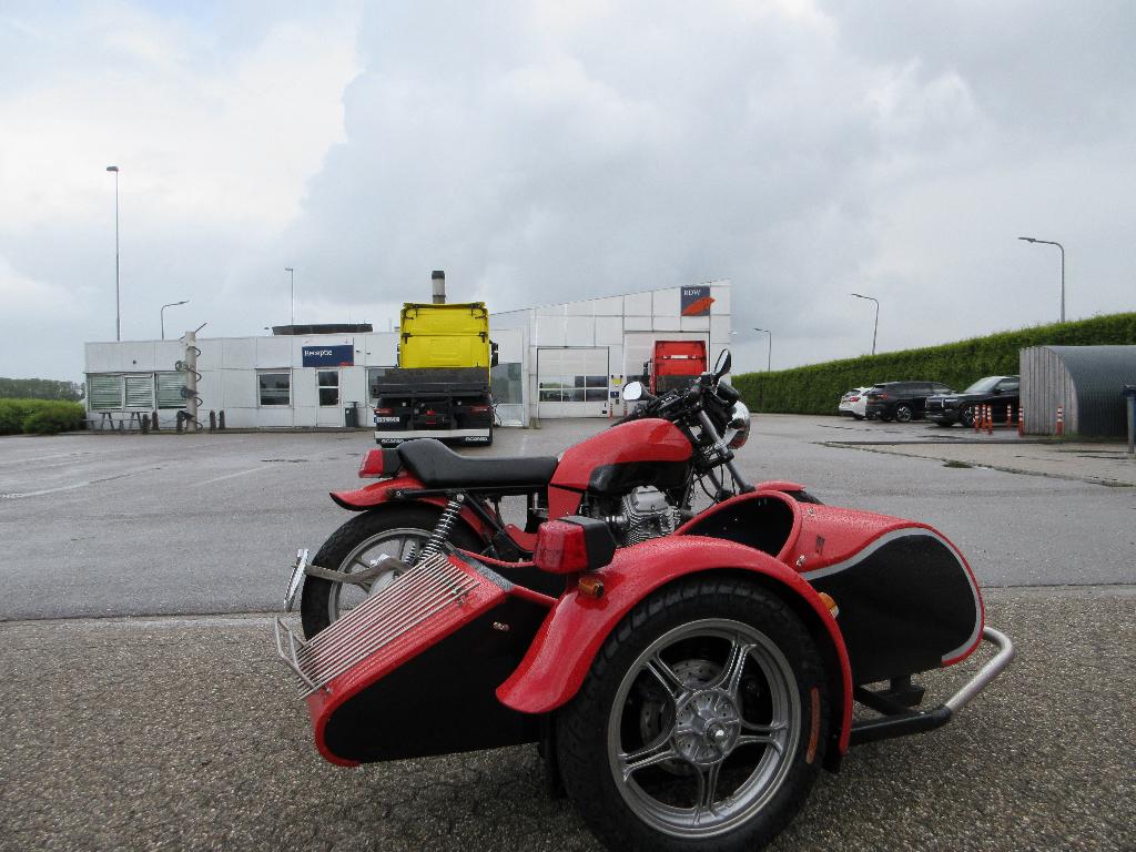 MOTO GUZZI Nesville ZIJSPAN KEURING 2026, Motoren, Cardan-aandrijving, 2 cilinders, Motorrijbewijs A, Particulier