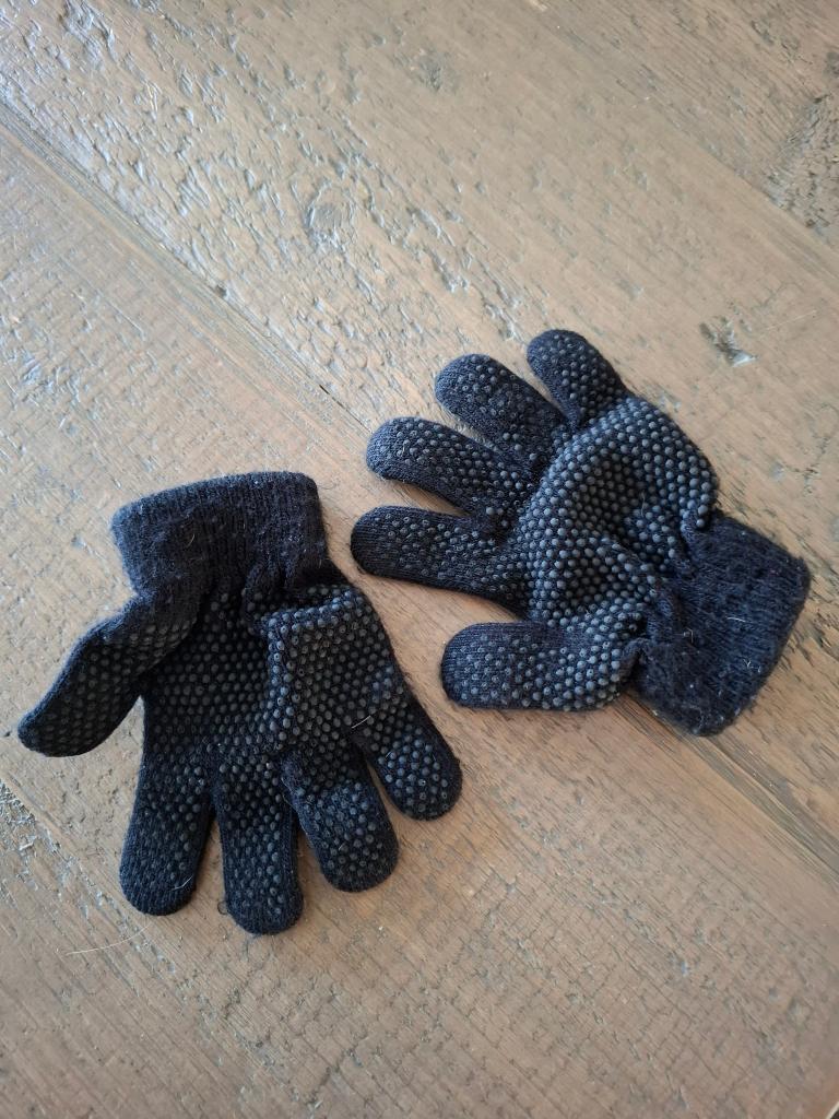 Kinder handschoentjes - zwart met grip – gratis, Kinderen en Baby's, Kinderkleding | Mutsen, Sjaals en Handschoenen, Ophalen of Verzenden