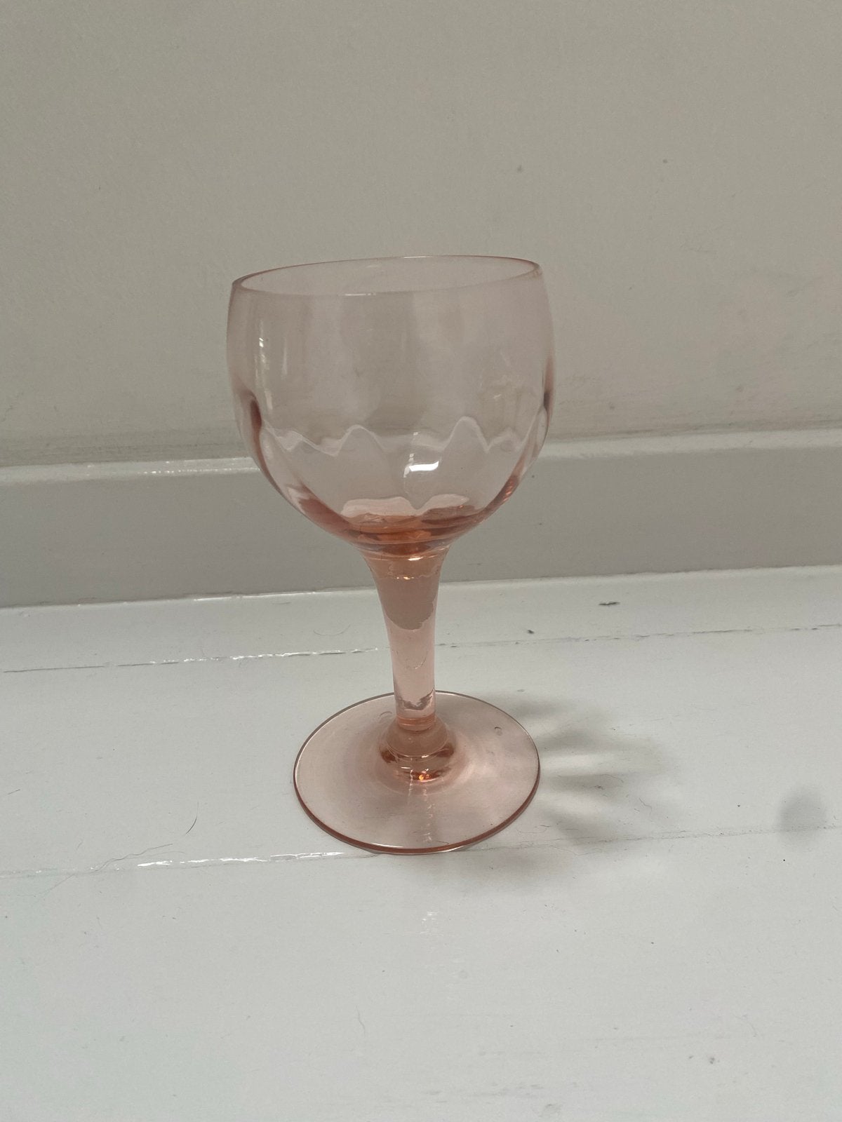 Set van 5 roze wijnglazen met golvend patroon, Antiek en Kunst, Ophalen of Verzenden
