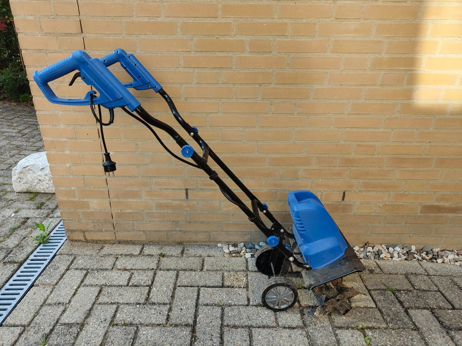 Grondfrees tuinfrees cultivator 1500W, Zo goed als nieuw, Elektrisch, Tuinfrees, Ophalen