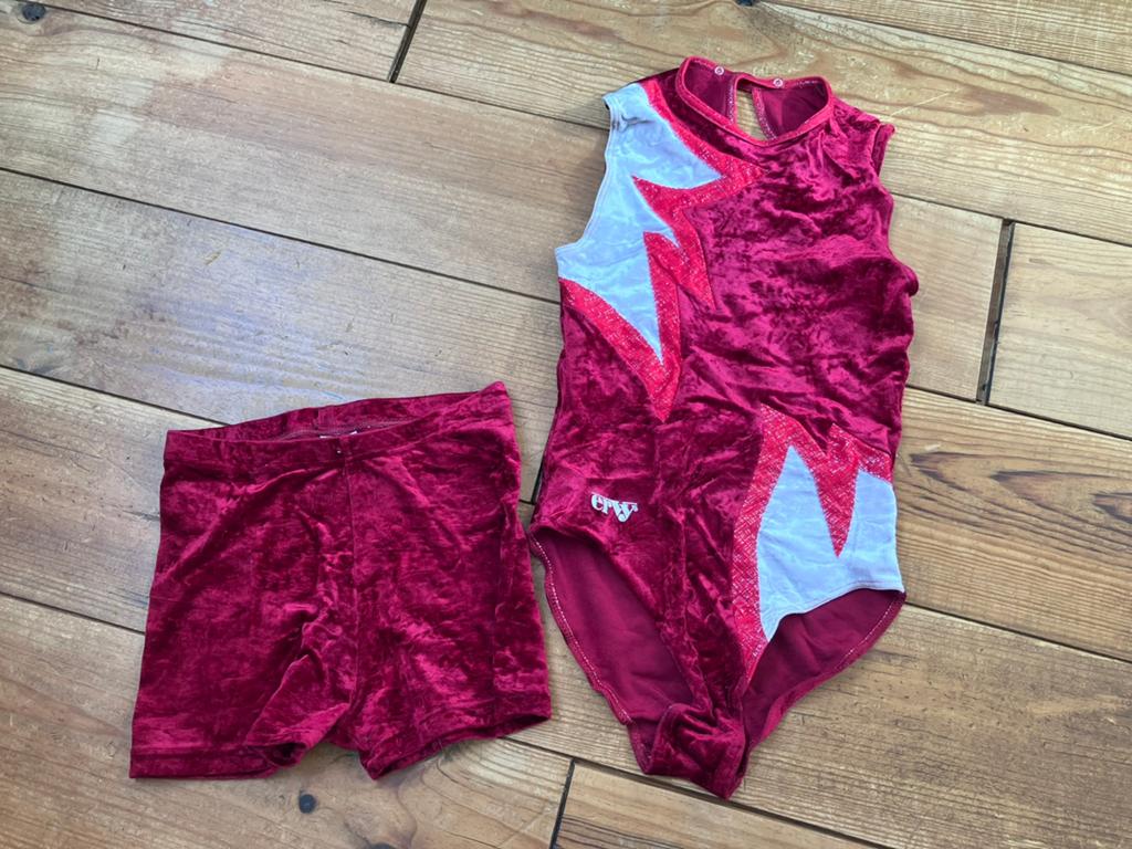 Velours turnpakje met broelje maar 140, Sport en Fitness, Kindermaat 122 t/m 140, Ophalen, Turnpak(je)