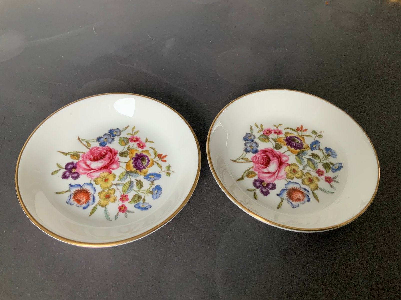 Twee leuke kleine schaaltjes van Royal Worcester., Ophalen of Verzenden, Zo goed als nieuw, Wedgwood, Kop(pen) en/of Schotel(s)