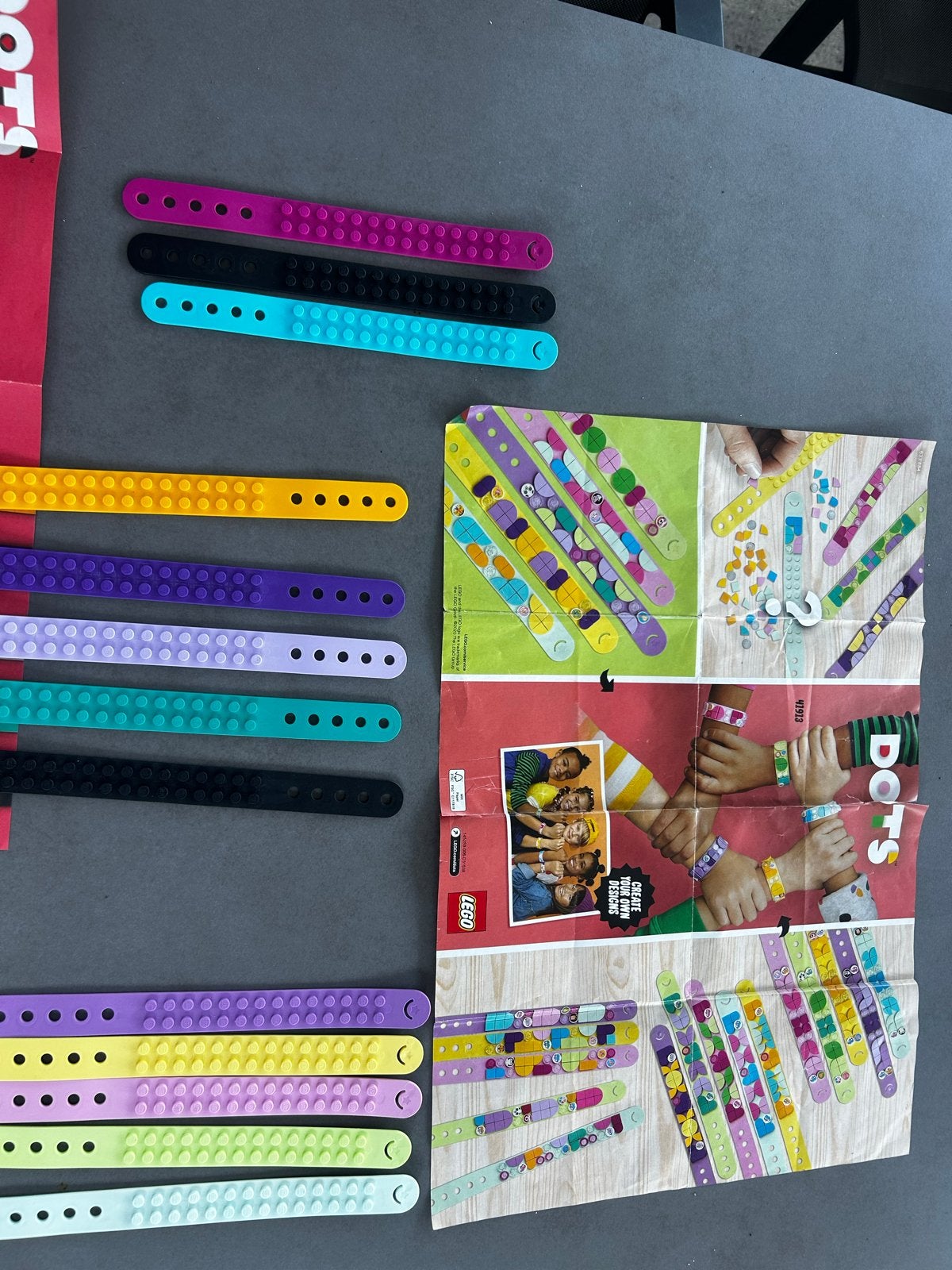 2x LEGO DOTS Armbanden Set met 3 extra armbanden, Kinderen en Baby's, Speelgoed | Bouwstenen, Ophalen of Verzenden, Zo goed als nieuw