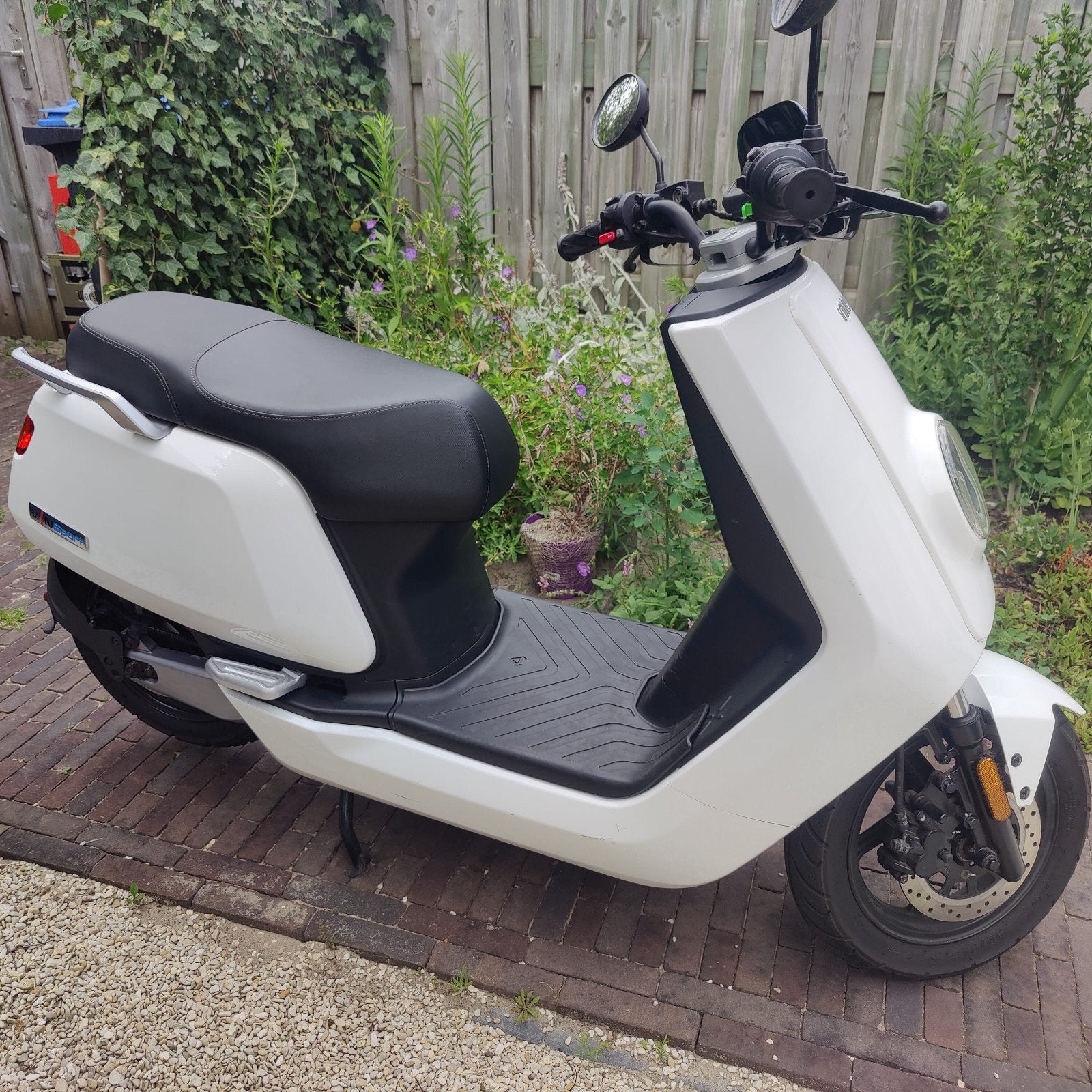 NIU N1S Sport 45 km/u (2020) | 4.906 km, Fietsen en Brommers, Scooters | Overige merken, Ophalen, Gebruikt, Maximaal 45 km/u, Elektrisch