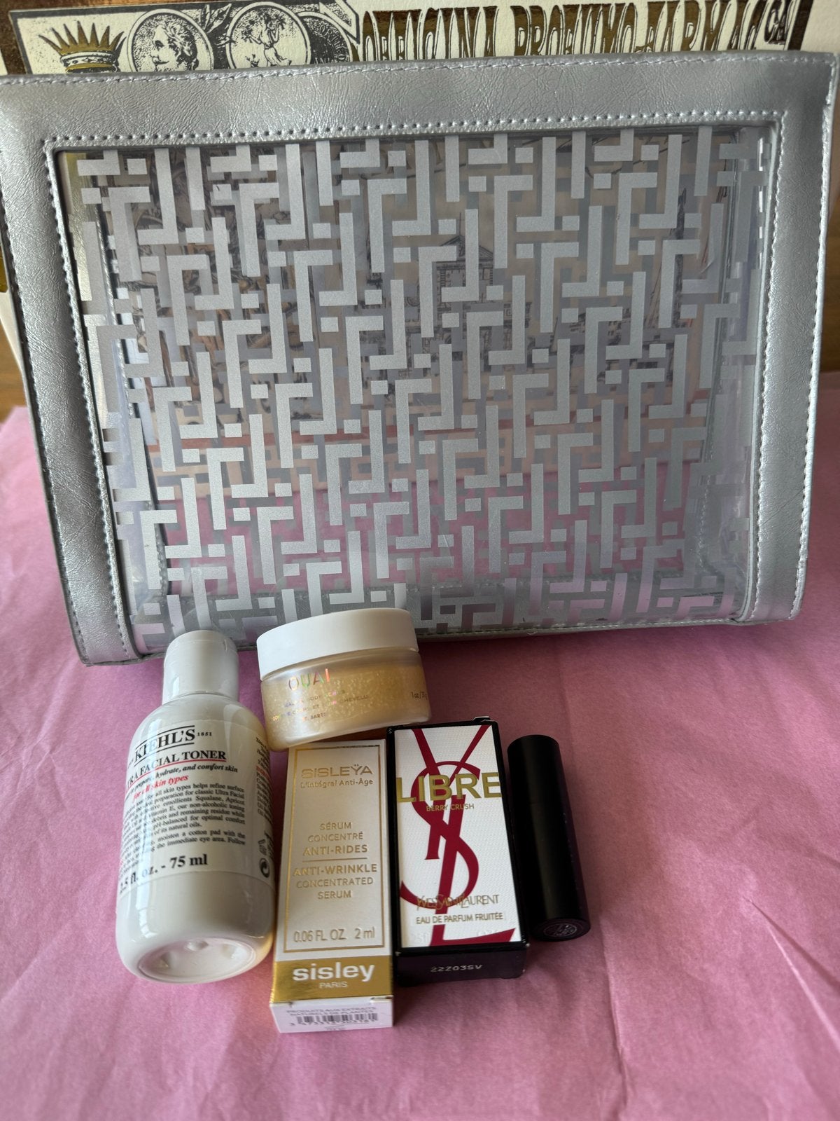 Beauty set: Kiehl's, Ouai, Sisley, YSL, Nars met tas, Ophalen of Verzenden, Nieuw, Overige typen