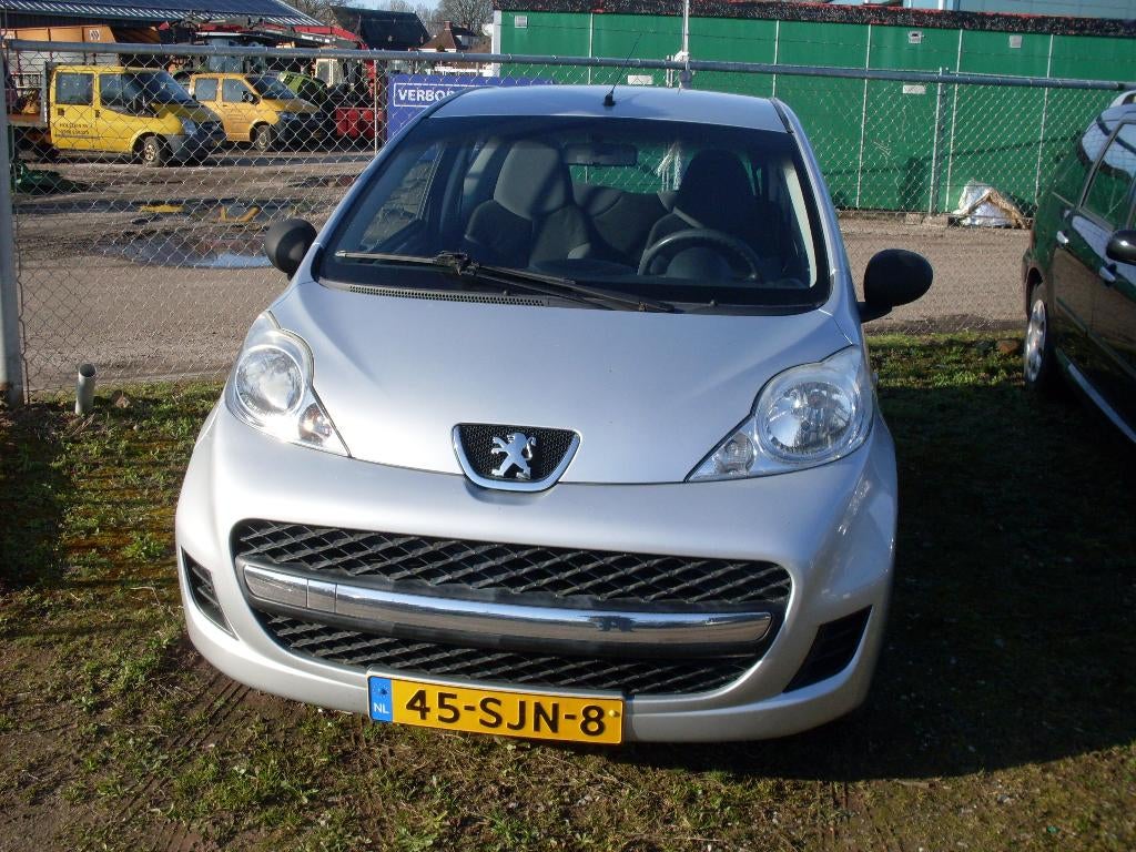 Peugeot 107 1.0 12V E-vti 68PK 3DR 2011 Grijs, Auto's, Voorwielaandrijving, 4 stoelen, 68 pk, Origineel Nederlands