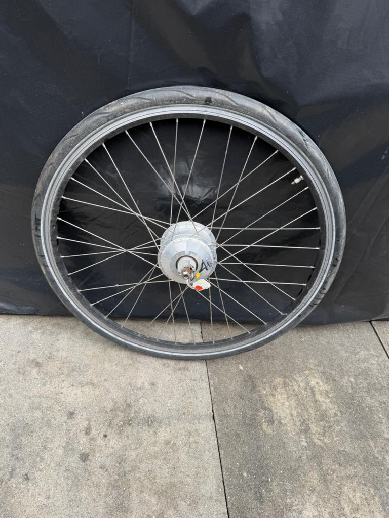 Voorwiel met motor Giant Twist 28 inch - Zeer nette staat, Fietsen en Brommers, Fietsonderdelen, Ophalen of Verzenden, Zo goed als nieuw