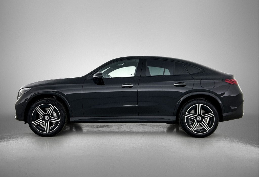 Mercedes-Benz GLC Coupé 300e 4MATIC Business Solution AMG |, Auto's, Mercedes-Benz, Automaat, Zwart, Plug-in hybride, Bedrijf