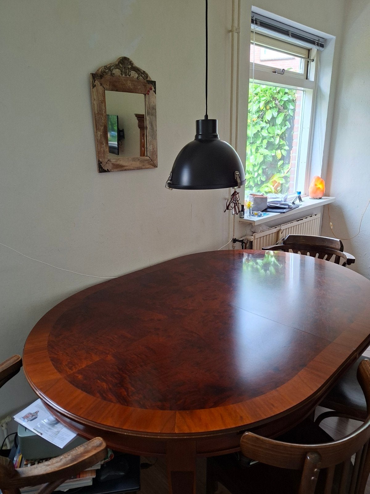 Ovale wortelnoten houten tafel, weg ivm verhuizing., Ophalen, 100 tot 150 cm, Zo goed als nieuw, Vijf personen of meer