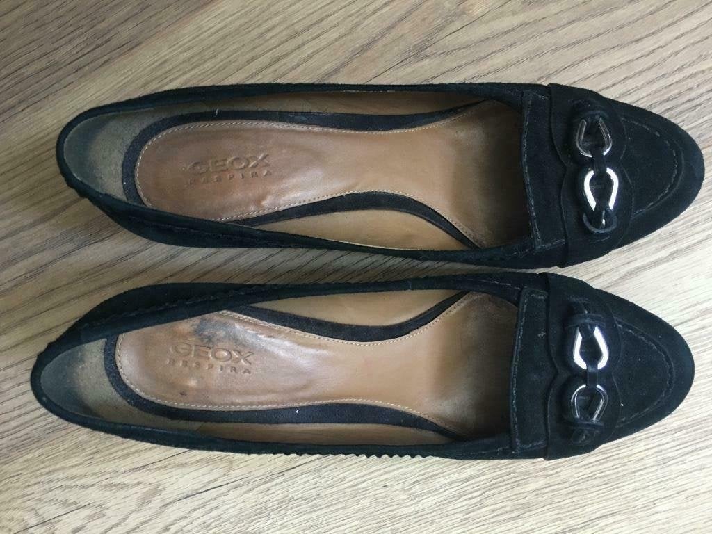 GEOX RESPIRA zwarte suède pumps met hak maat 40, Kleding | Dames, Pumps, Zwart, Ophalen of Verzenden, Gedragen