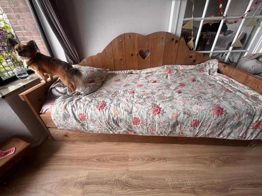 1 persoonsbed massiefhout van Saartje Prum 125 euro., Ophalen, Gebruikt, 90 cm, 200 cm
