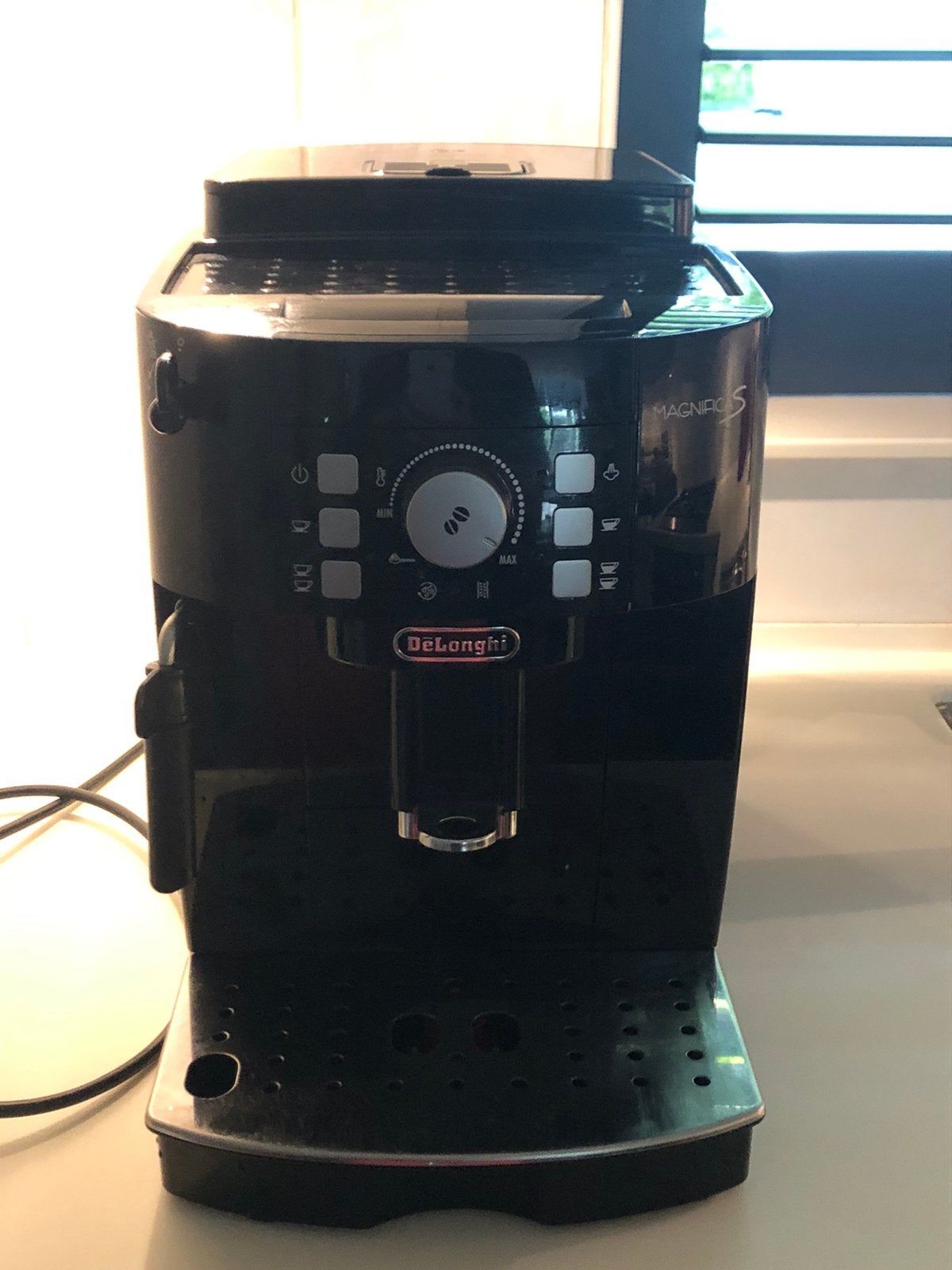 DeLonghi koffieautomaat, Ophalen, Gebruikt, Koffiemachine, 4 tot 10 kopjes