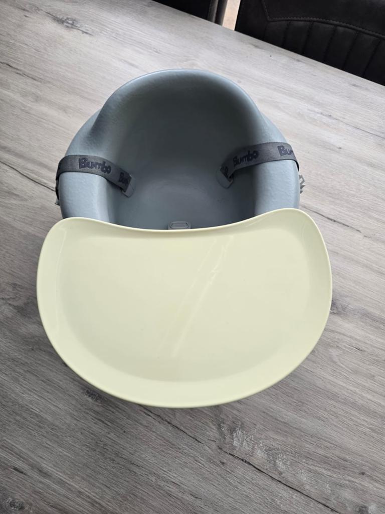 Bumbo floor seat met tafel, Kinderen en Baby's, Kinderstoelen, Ophalen, Gebruikt, Overige typen, Afneembaar eetblad