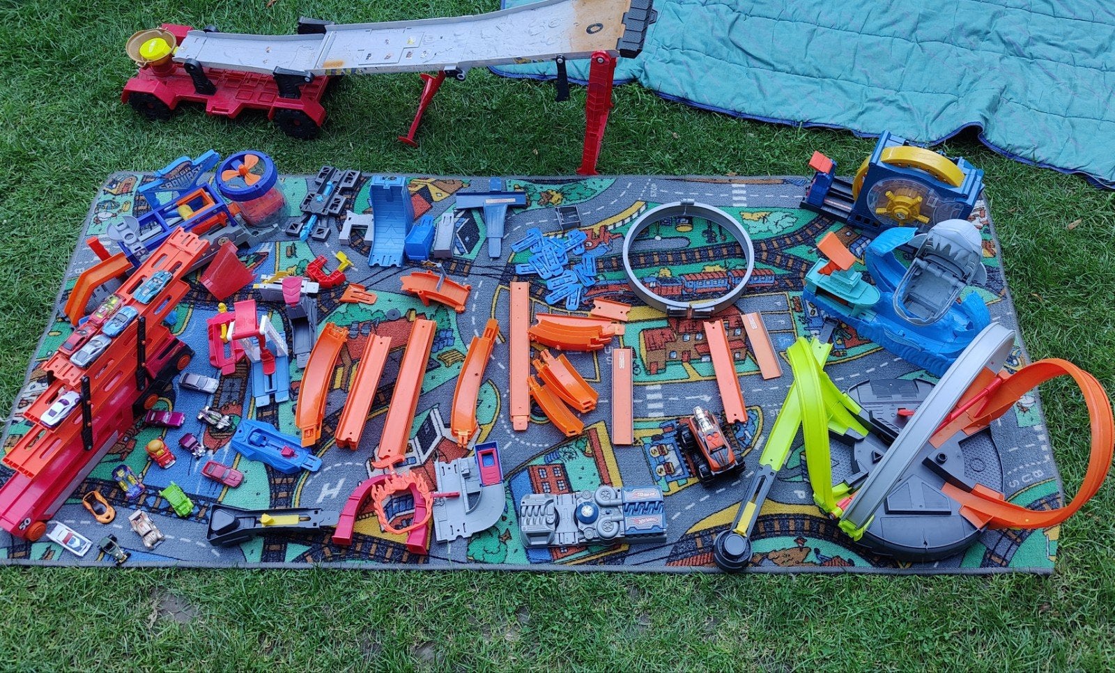 Grote partij Hot Wheels: baanonderdelen en auto's, Ophalen, Gebruikt
