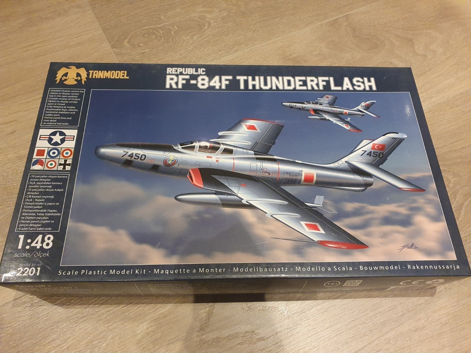 Bouwdoos RF-84F Thunderflash Tanmodel 1:48 + metal gear, Ophalen, Nieuw, Groter dan 1:72, Overige merken