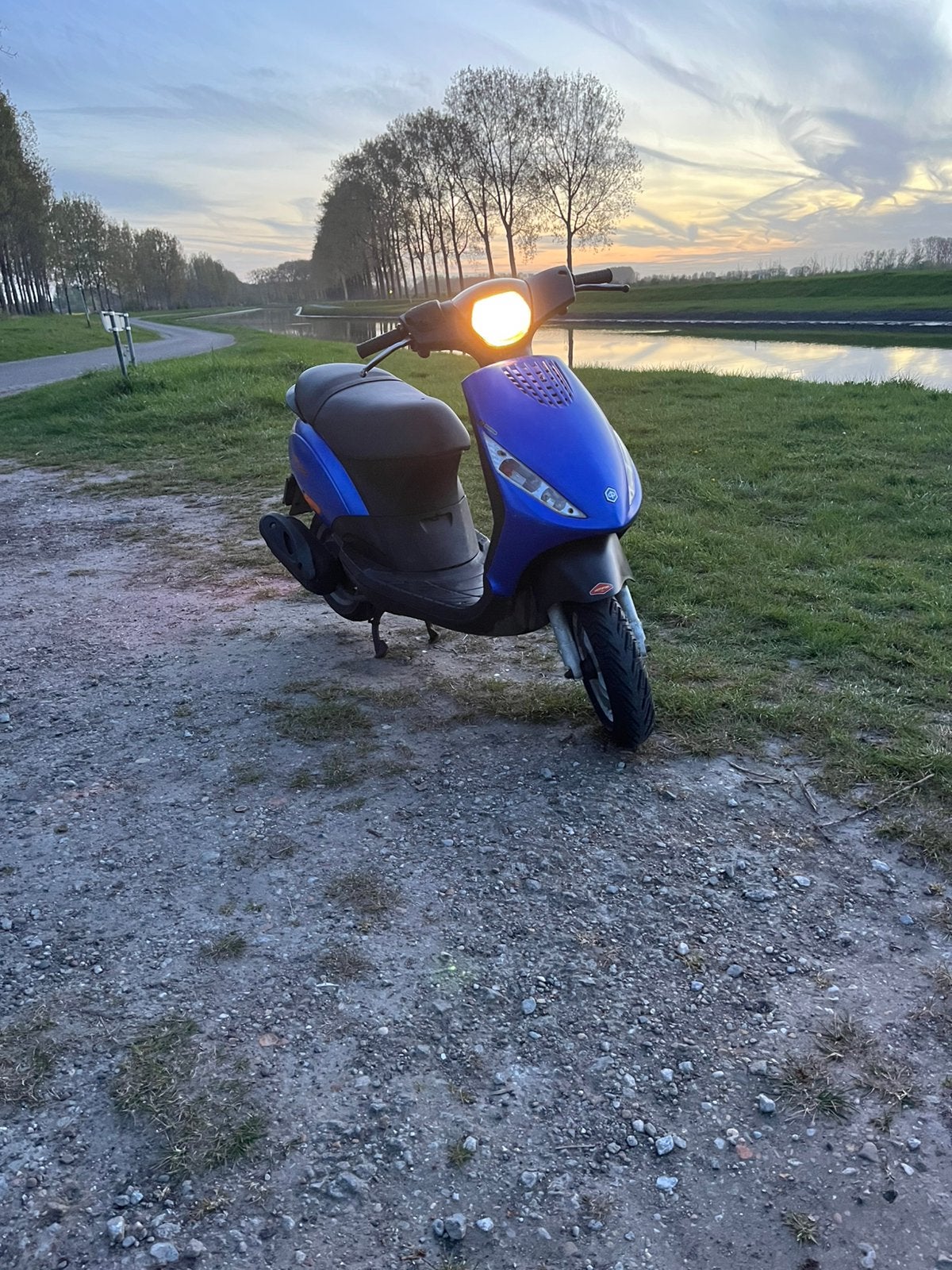Piaggio zip 2005, Fietsen en Brommers, Scooters | Piaggio, Ophalen, Gebruikt, Zip, Benzine