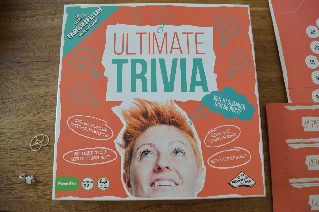 Ultimate Trivia Bordspel - Familie Editie, Een of twee spelers, Ophalen of Verzenden, Gebruikt, Identity Games