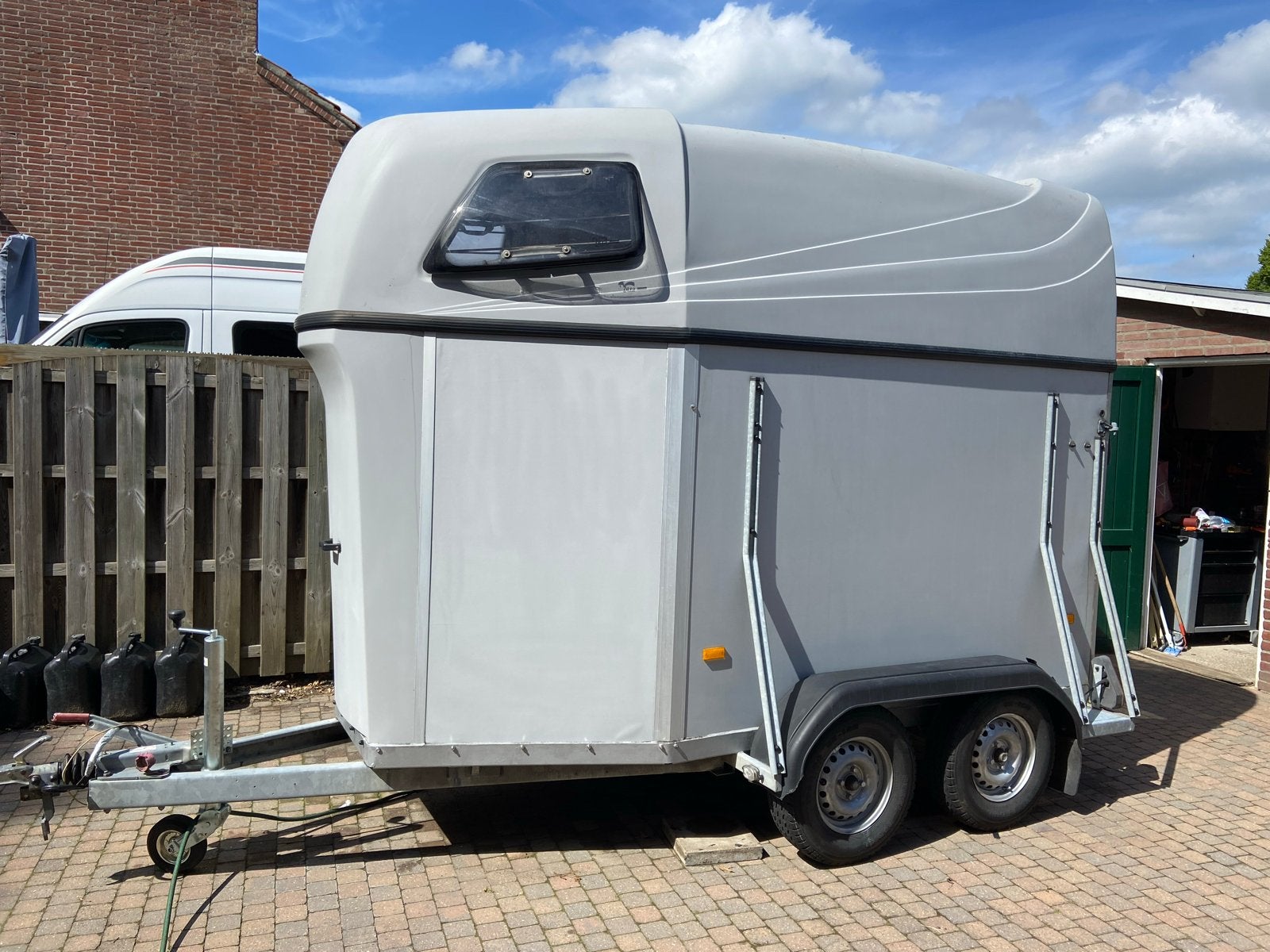 Hotra Paardentrailer - 1,5 paard, Dieren en Toebehoren, Paarden en Pony's | Trailers en Aanhangwagens, Ophalen of Verzenden, Zo goed als nieuw