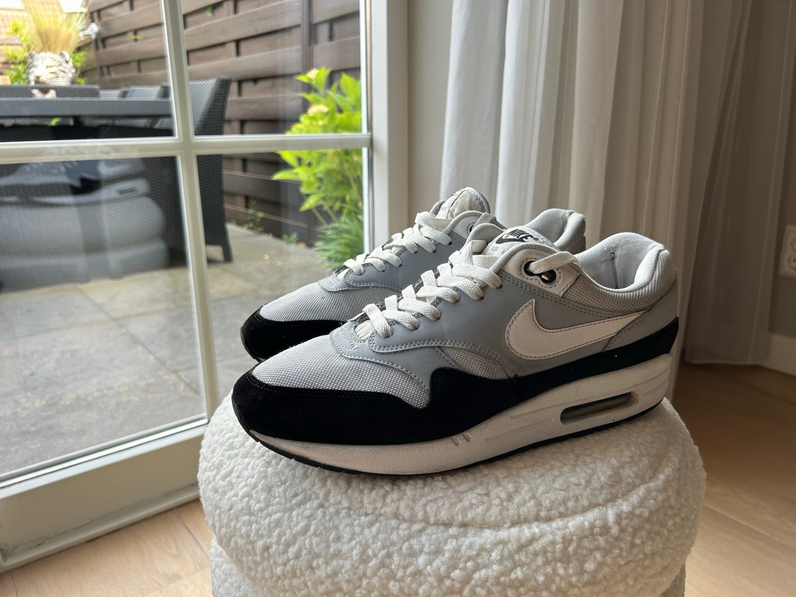 Nike Air Max 1 “Wolf” Sneakers - Grijs/Zwart, Ophalen of Verzenden, Gedragen, Grijs, Sneakers of Gympen