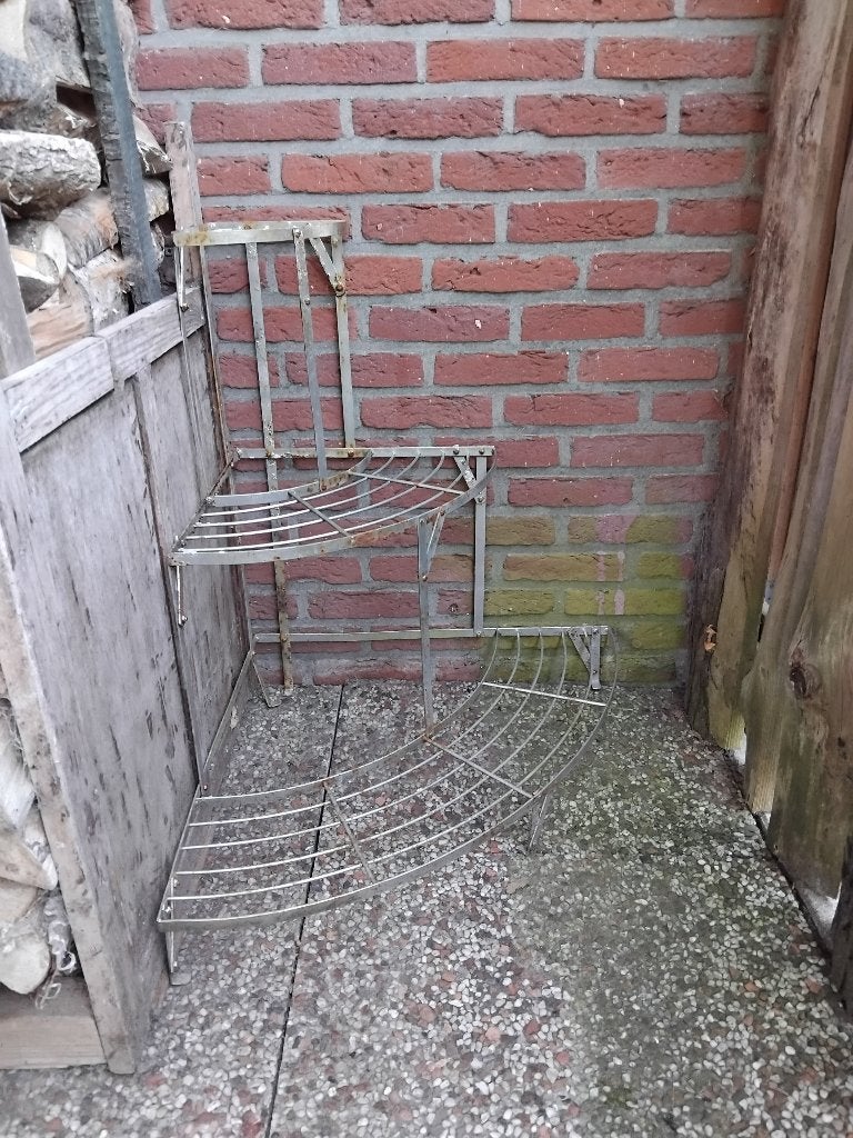 HOEKETAGERE METAAL TUINREK MUURREK 74 HOOG 3 VERDIEPING, Ophalen