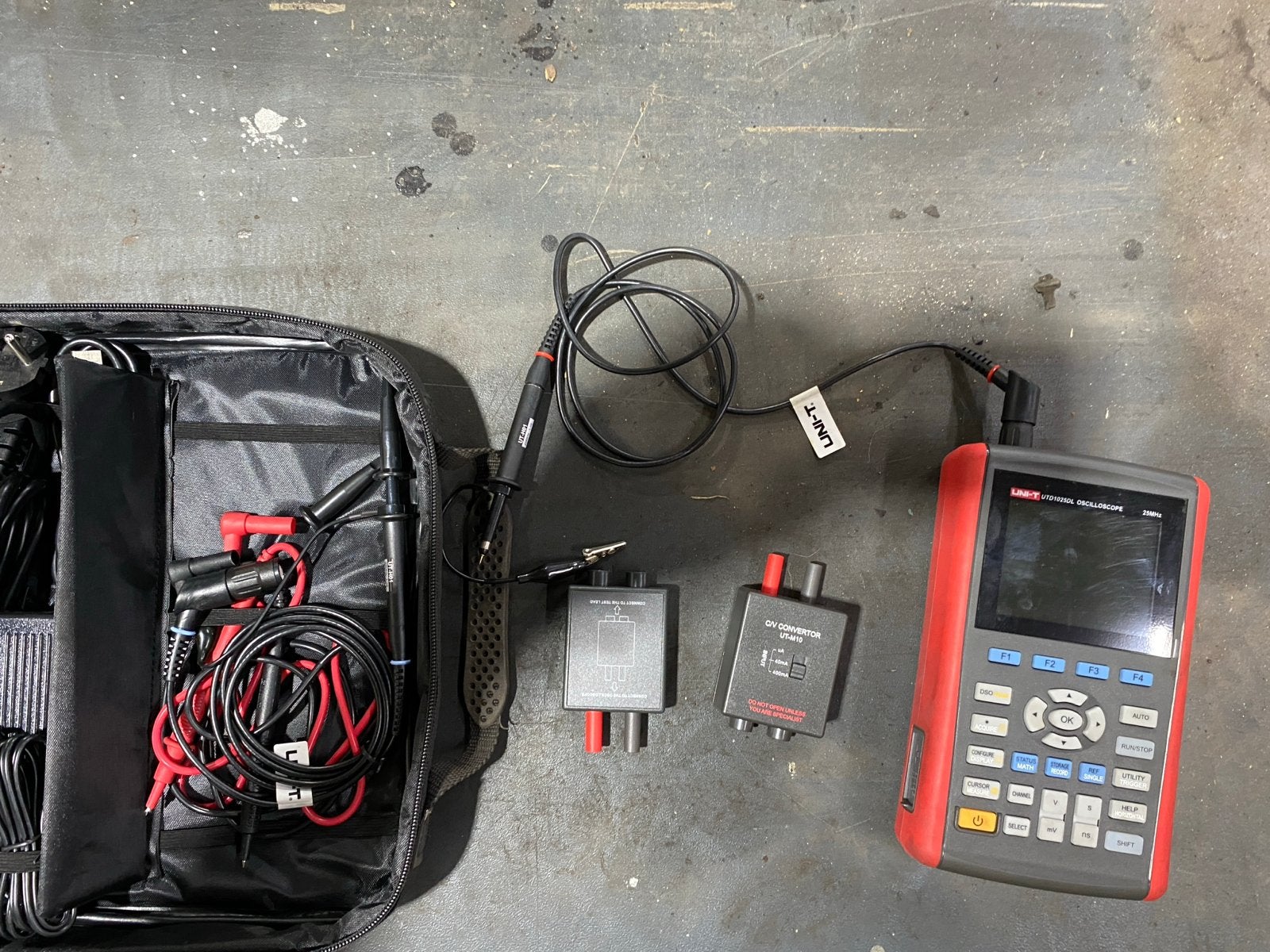 UNI-T UTD1025DL Oscilloscoop 25MHz Multimeter, Ophalen of Verzenden, Gebruikt, Multimeter