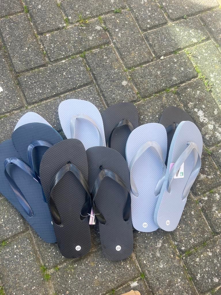 5 paar nieuwe slippers maat 42/43, Ophalen of Verzenden, Nieuw, Overige kleuren