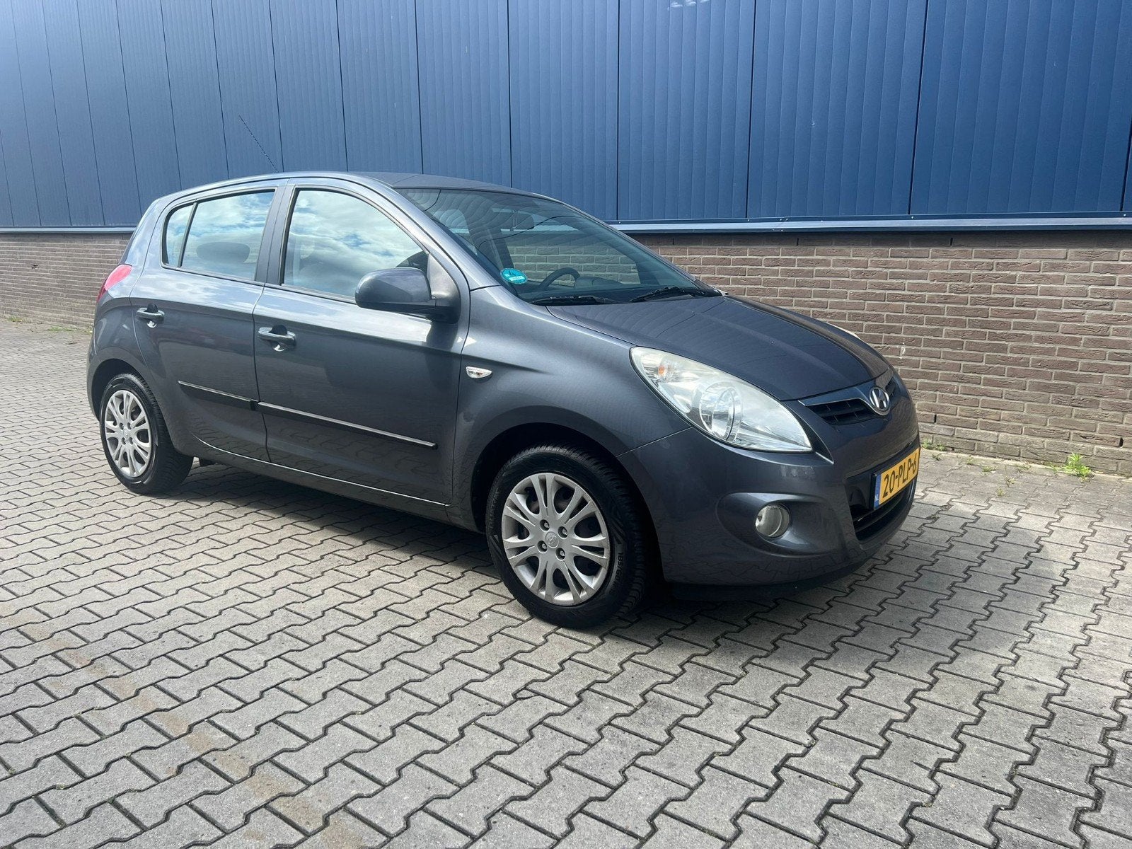 Hyundai i20 1.2 5-DRS 2011 Grijs, Euro 5, 450 kg, 31 €/maand, 4 cilinders