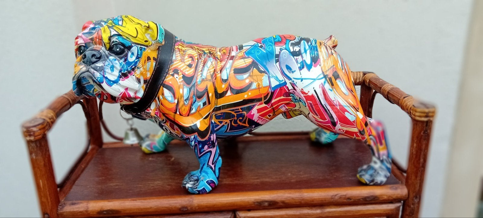 Streetart Engelse Bulldog Beeld - Kleurrijk en Uniek, Kunststof, Ophalen of Verzenden, Zoogdier, 20 - 50 cm