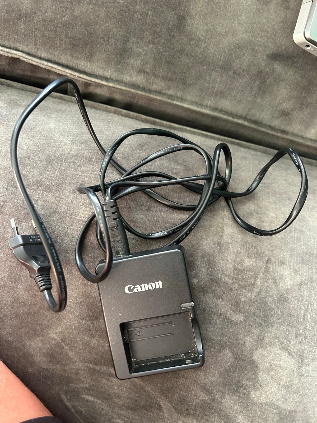 Canon accessoires: lader en batterijen voor een klein prijsj, Ophalen, Gebruikt, Canon, Accu