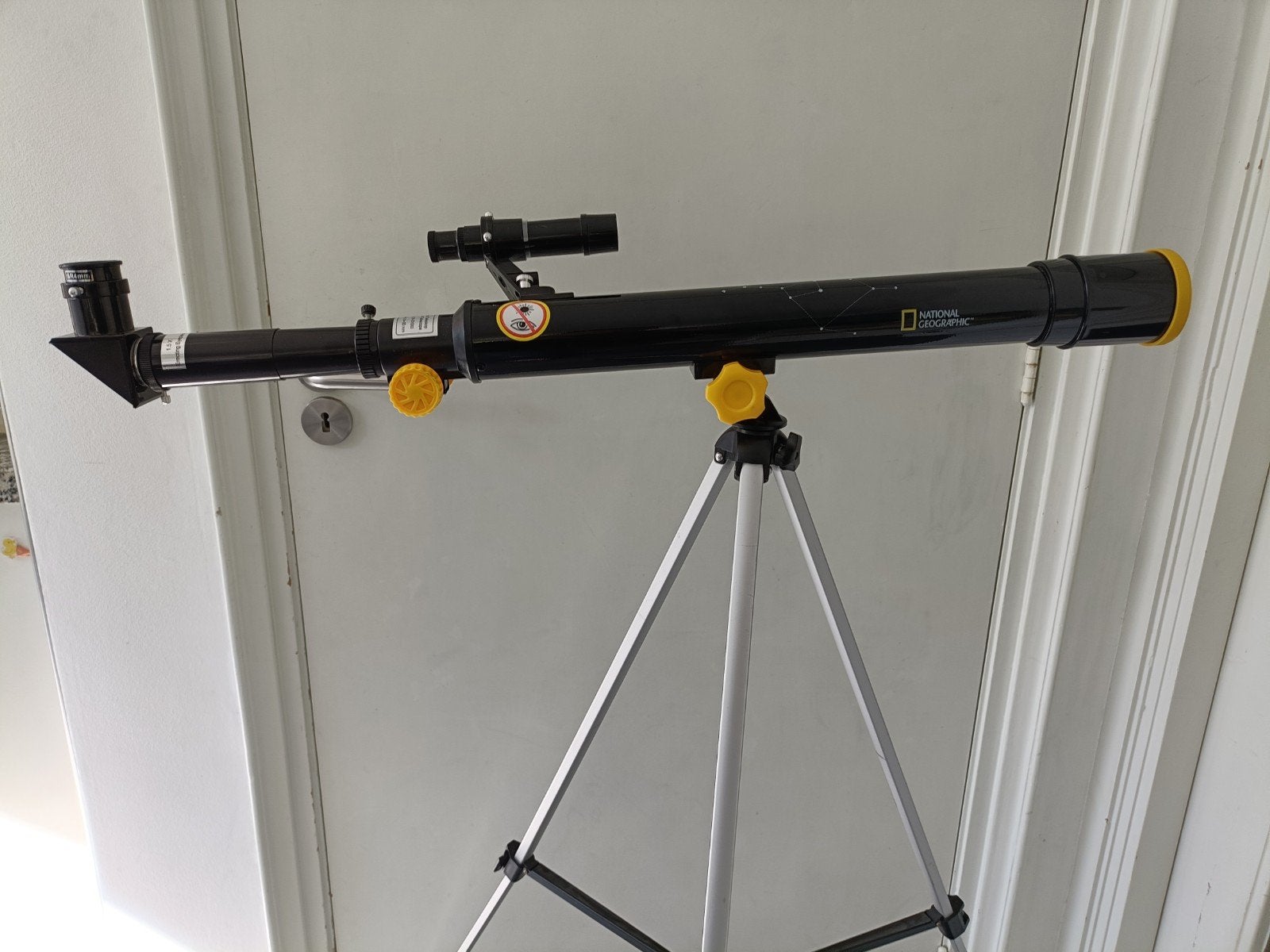 telescoop national Geographic goed startmodel leuk voor kids, Ophalen, Lenzentelescoop (refractor), Met statief, Zo goed als nieuw