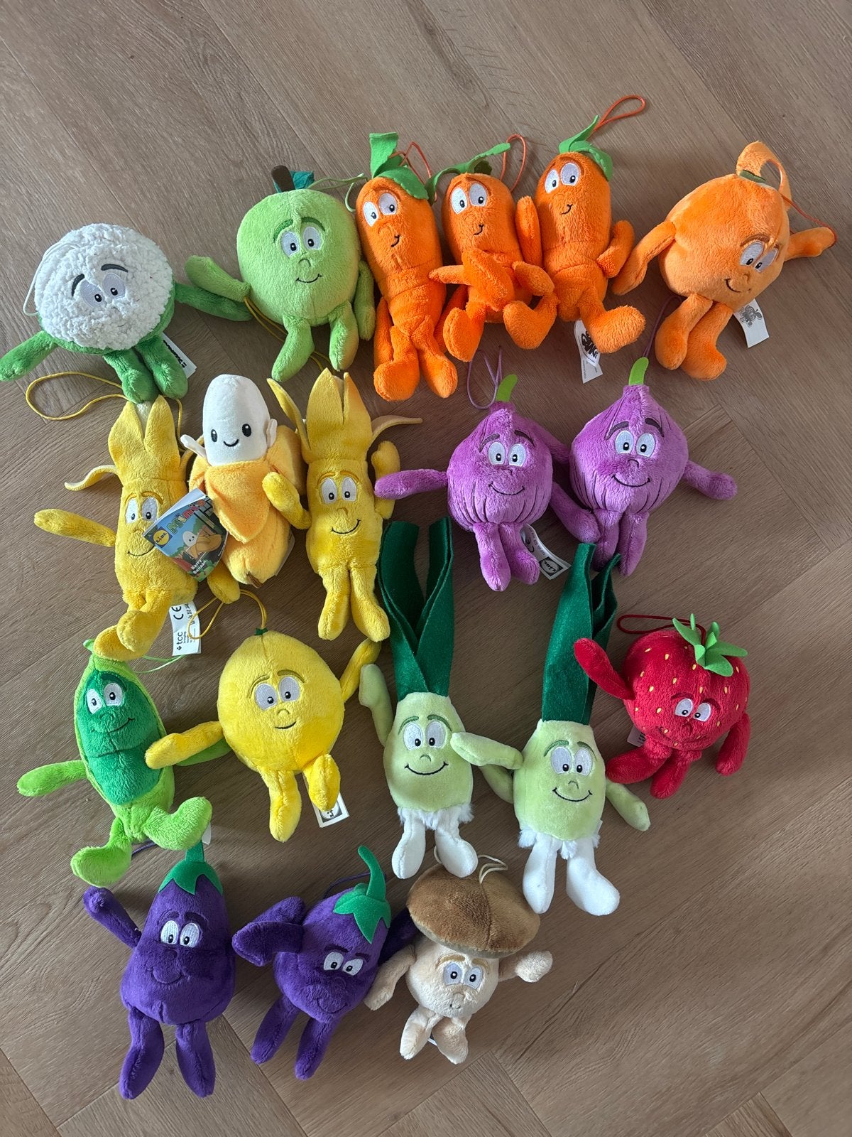 Grote collectie groente en fruit knuffels, Overige typen, Ophalen of Verzenden, Meerkleurig, Klein (minder dan 20 cm)