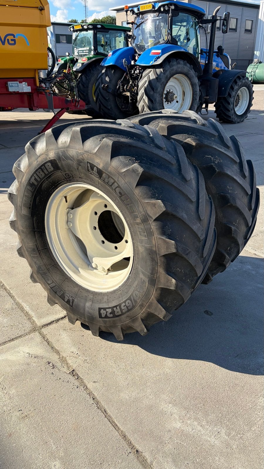 Michelin 540/65 R24 banden met velg, Ophalen