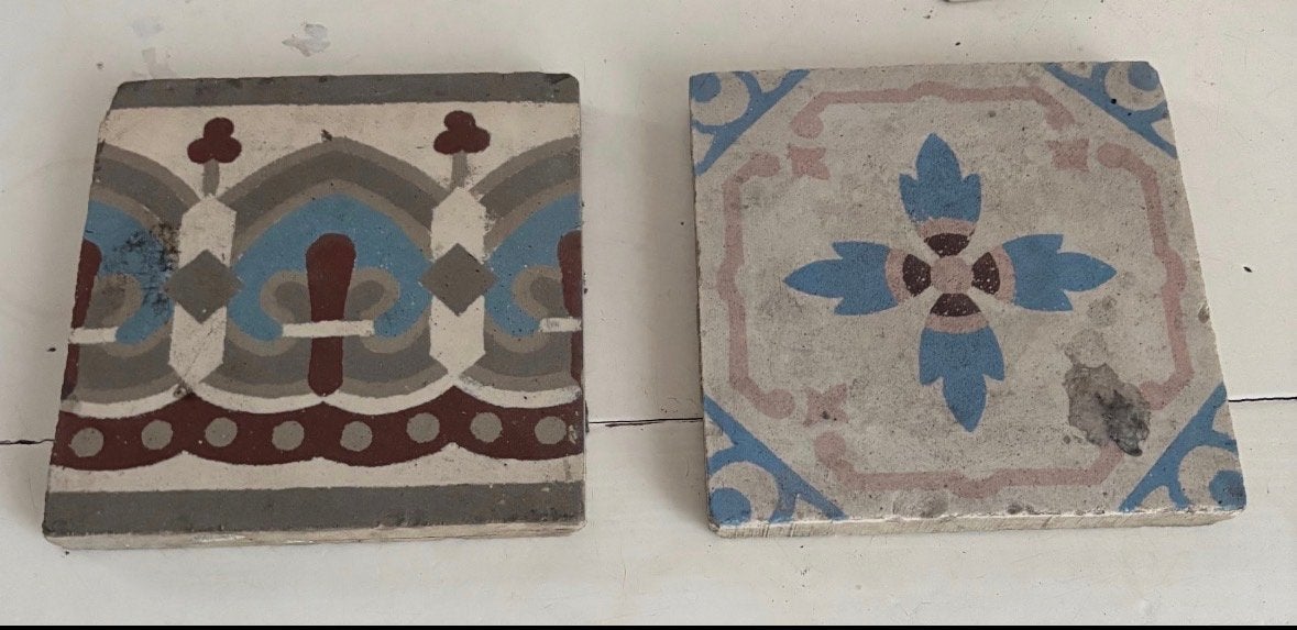 Originele cementtegels met klassiek patroon (2 stuks), Doe-het-zelf en Verbouw, Tegels, Overige materialen, Gebruikt, Ophalen of Verzenden